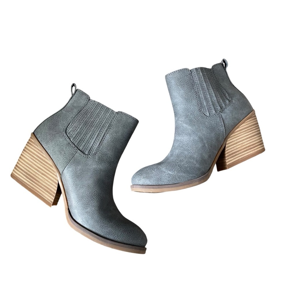 Korks Light Gray Vegan Leather Slip On Boho Western Hadley Bootie Size 7.5